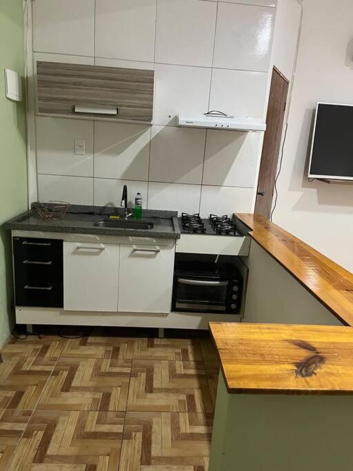 Flat Em Area Com Ar Condicionado E Garagem *